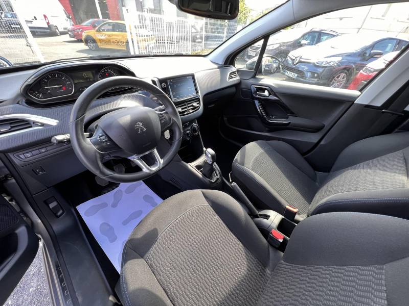Peugeot 208 Signature 82 PureTech BVM