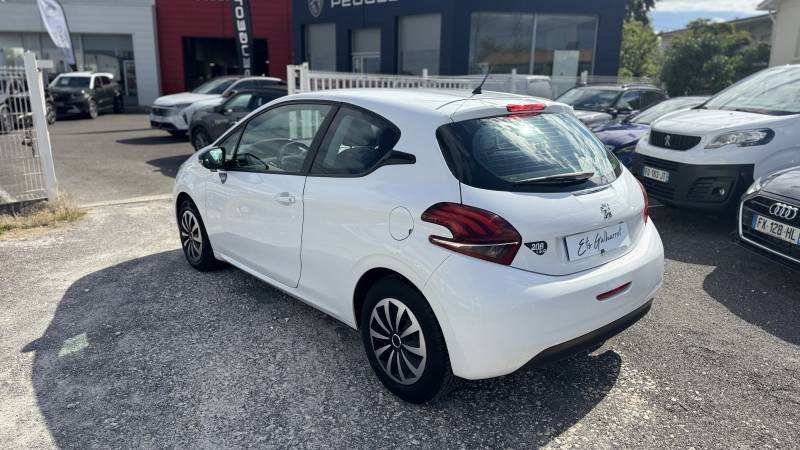 PEUGEOT 208 LIKE 1.2 68 ch – 49 800 km