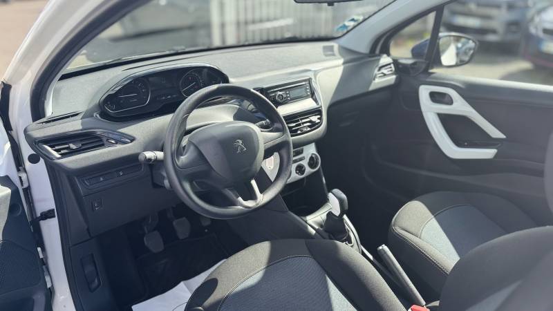 PEUGEOT 208 LIKE 1.2 68 ch – 49 800 km