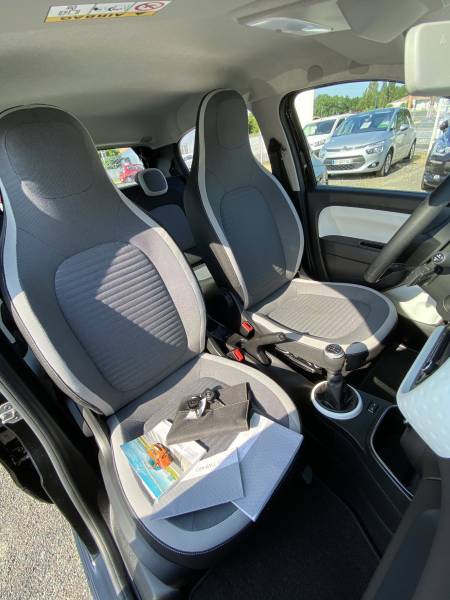 Renault Twingo Zen Tce 95 voiture occasion st medard en jalles