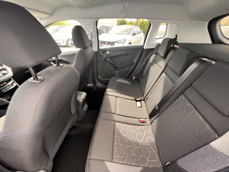 Peugeot 2008 Signature PureTech 110 Bvm6